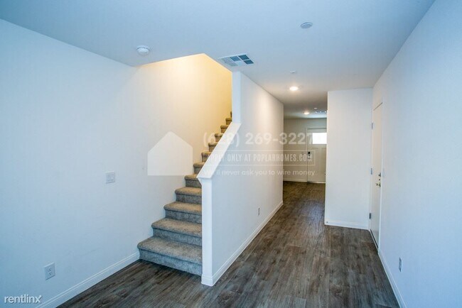 Foto del edificio - 3 br, 2.5 bath Townhome - 2855 Atomic Tang...