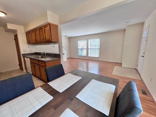 Building Photo - 2736 Glenbridge Ct