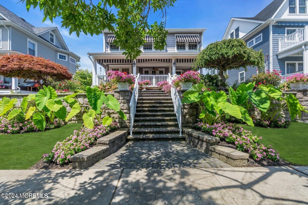 Foto principal - 208 4th Ave