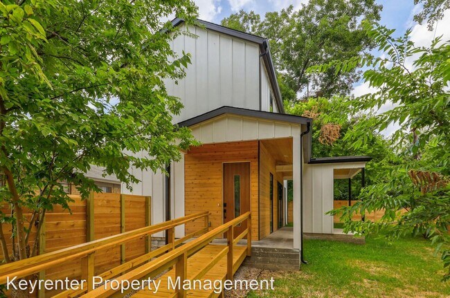 Foto del edificio - 2 br, 2.5 bath House - 2104 Columbia Cove ...