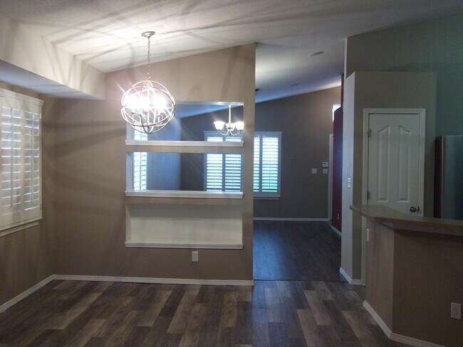 Foto del edificio - 681 Wind River Ave