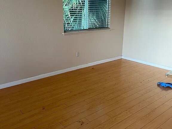 Building Photo - This beautifully updated 3-bedroom home features a spacious loft that can easily be converted int...