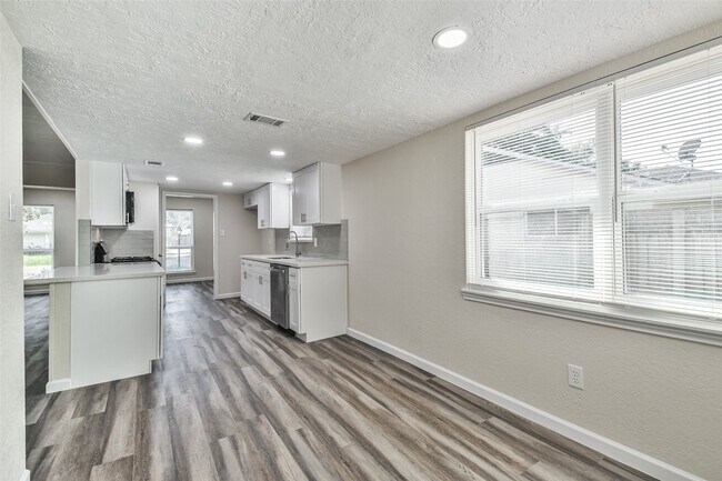 Building Photo - 12614 Dermott Dr