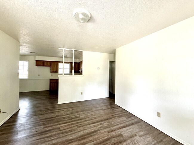 Foto del edificio - 301 Carson Rd
