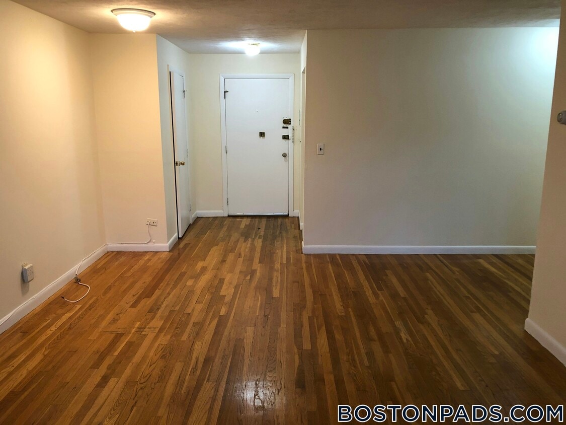 Primary Photo - 122 Dustin St