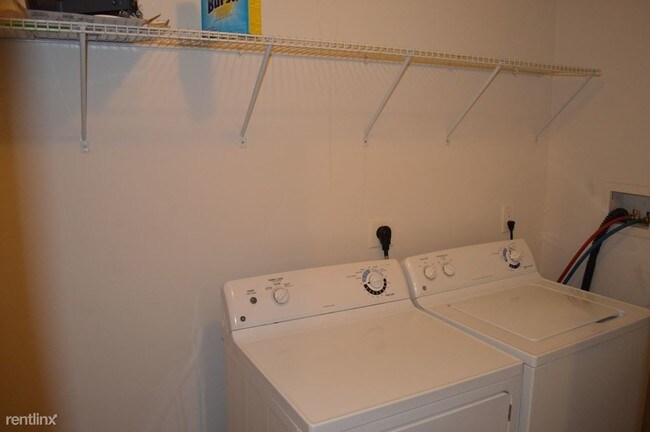 Foto del edificio - 4 br, 2 bath Triplex - 2350 N PARK AVE Unit 1