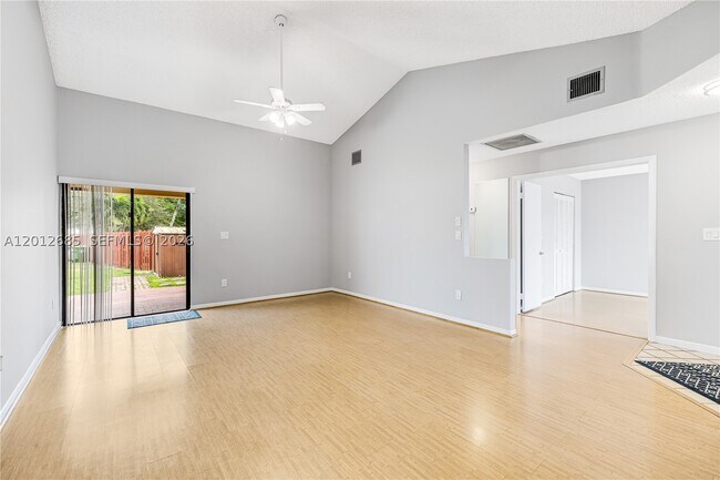 Foto del edificio - 11301 SW 4th St