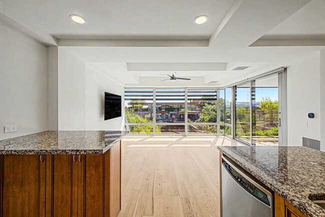 Building Photo - 7151 E Rancho Vista Dr