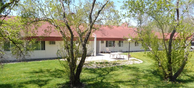 Exterior - Lake Place II