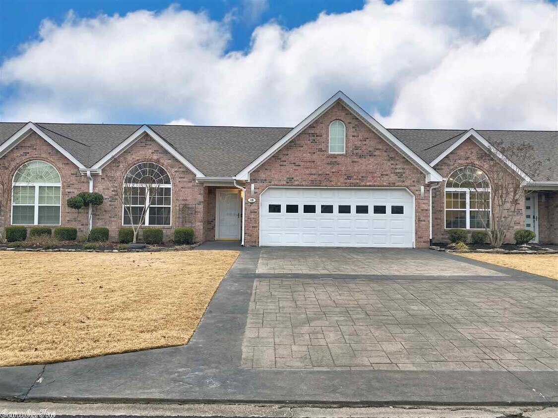 Primary Photo - 49 Enclave Cir
