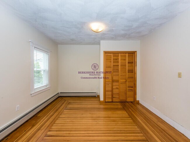 Building Photo - 36 Thorndike St