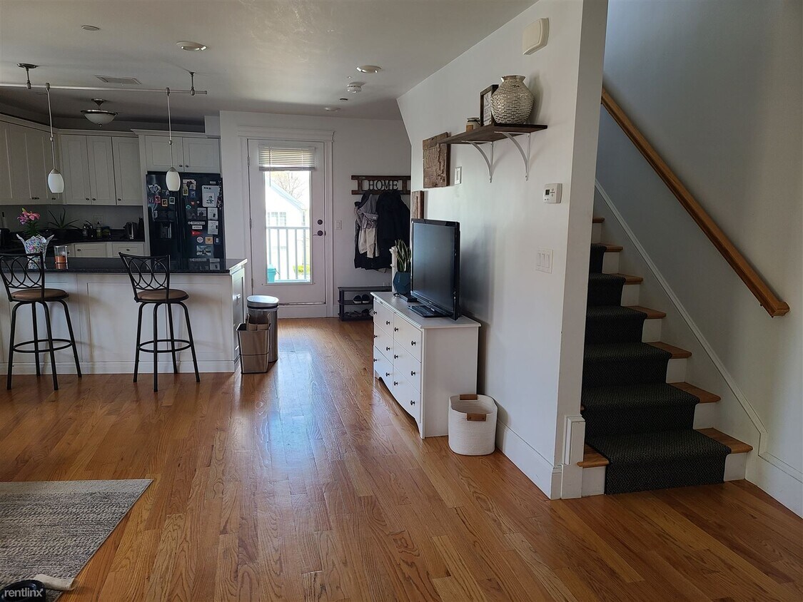 Primary Photo - 4 br, 3 bath House - 10 Fern St