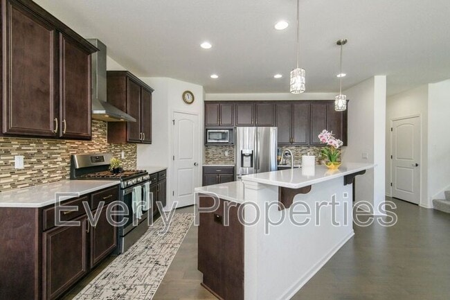 Building Photo - W242N5663 Simona Dr