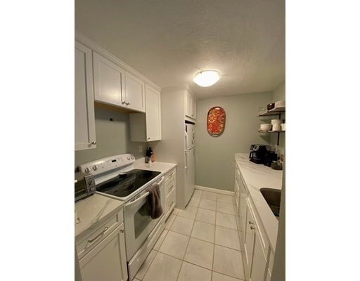 Building Photo - 400 Colonial Dr