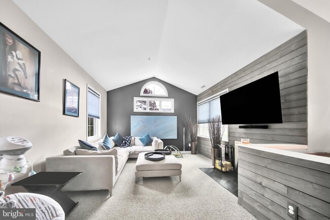 Building Photo - 3002 Charing Cross