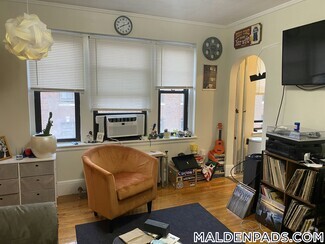 Building Photo - 349 Pleasant St