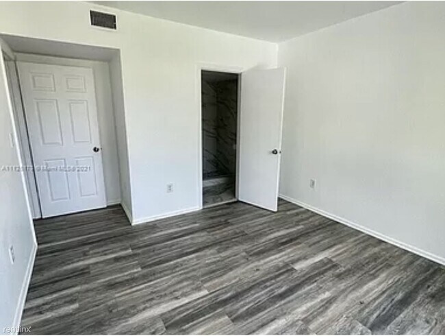 3 br, 2 bath Townhome - 8456 NW 4th Ct Gre... - 4