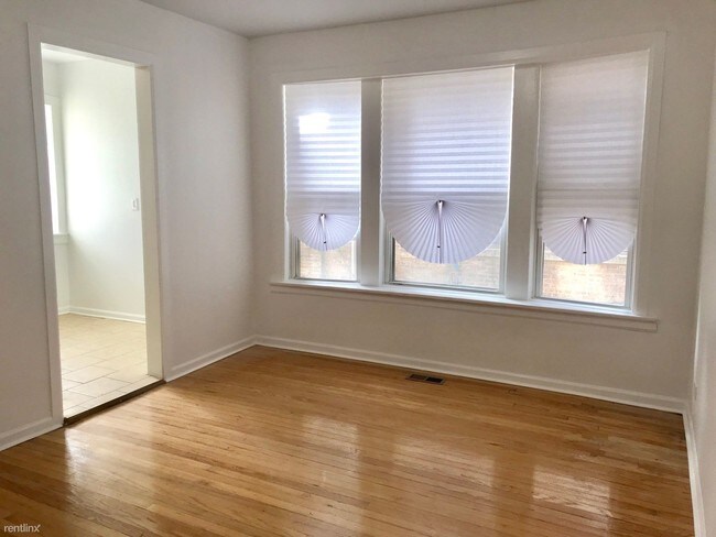 Building Photo - 2 br, 1 bath Apartment - 7123 S Merrill Ave