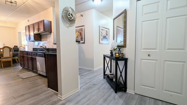 Building Photo - 390 W Mahogany Ct