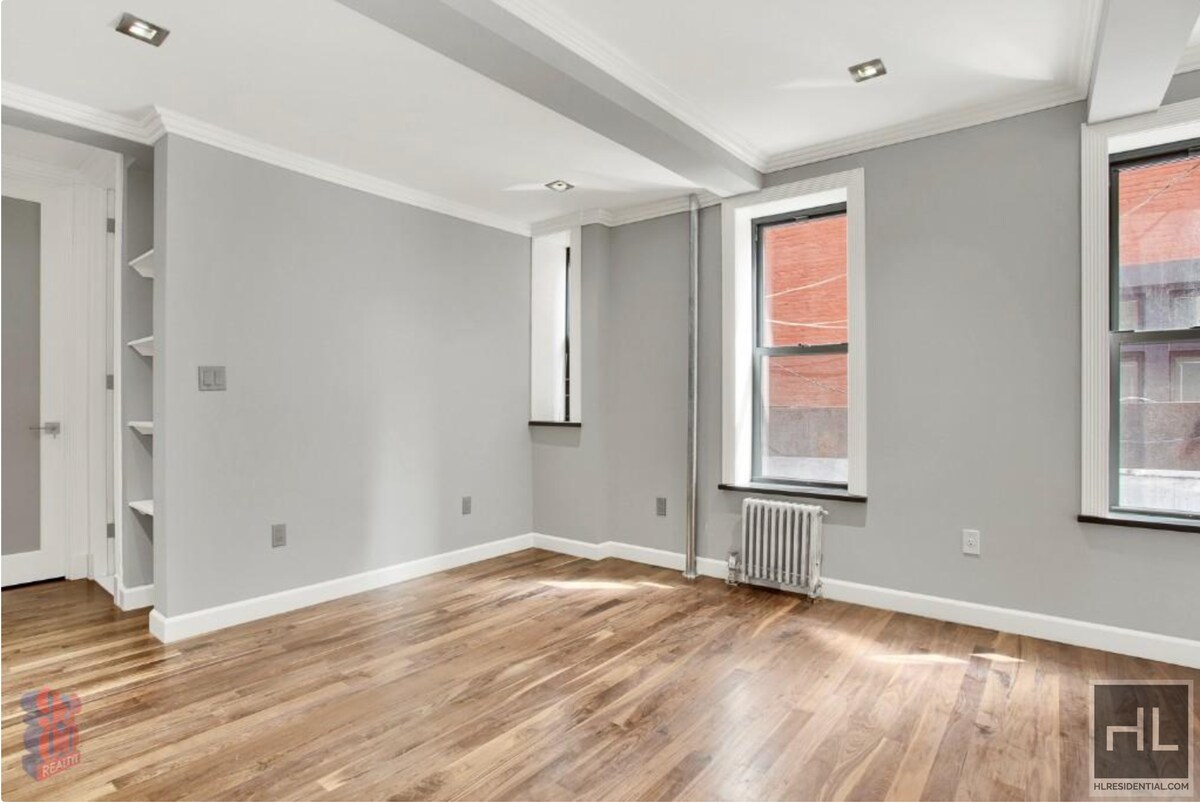 Foto principal - NO FEE Two Bed in East Harlem! Won't Stay ...