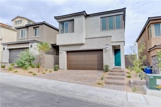 Building Photo - 11840 Pelican Butte Ave