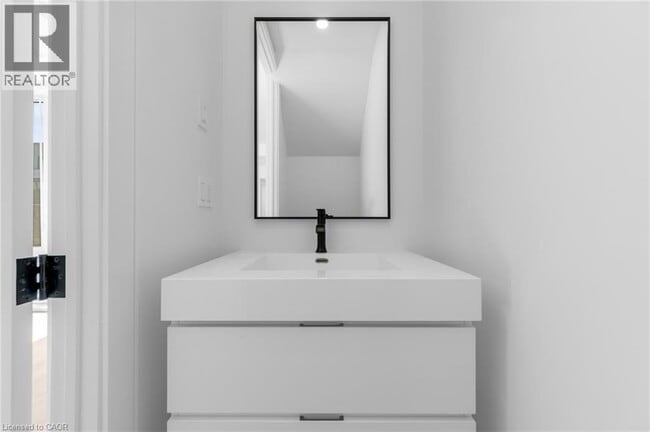 Building Photo - 88 EVERETT Cmn