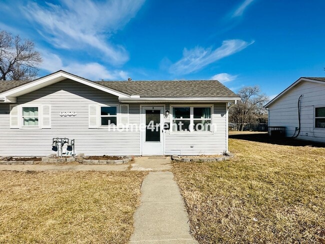 Building Photo - Two Bedroom Ranch Style Duplex Home in Grandview - Featuring Plenty of Natural Light, Fenced Yard...