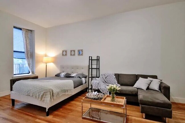 Building Photo - East 70th Street