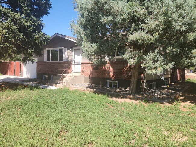 Foto del edificio - Lovely 4 Bedroom, 2 Bath home available NOW!