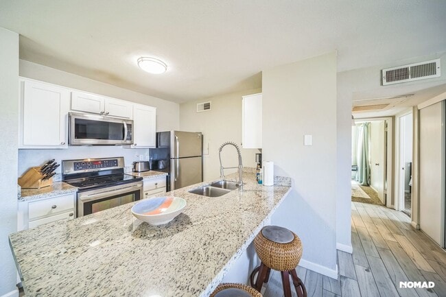 Foto del edificio - 8055 E Thomas Rd