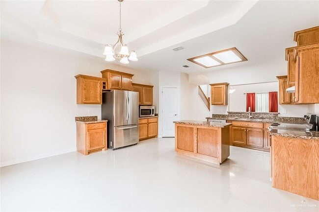 Building Photo - 16 N "E" St