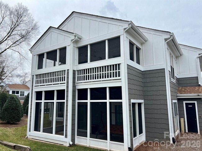 Building Photo - 751 Southwest Dr