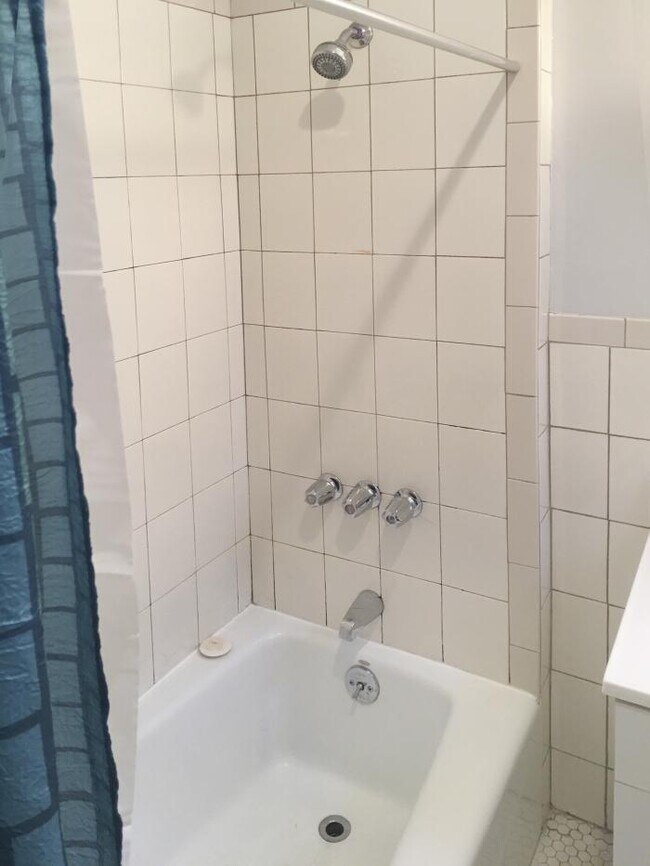 Building Photo - 3 bedroom in San Francisco CA 94117