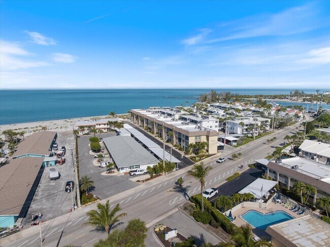 Foto del edificio - 1400 Tarpon Center Dr