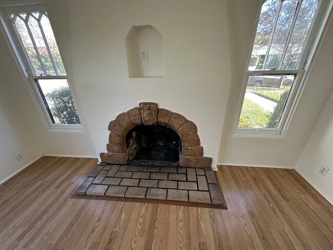 Building Photo - 1217 Cottage Grove Ave