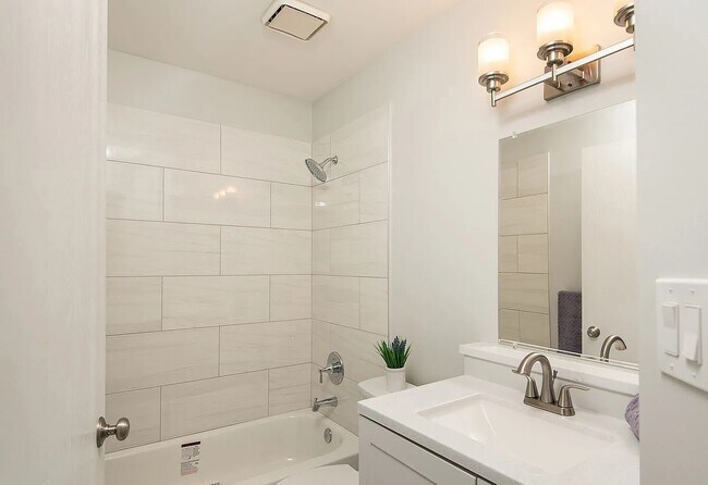 Foto del edificio - Safe, Clean & Convenient Living