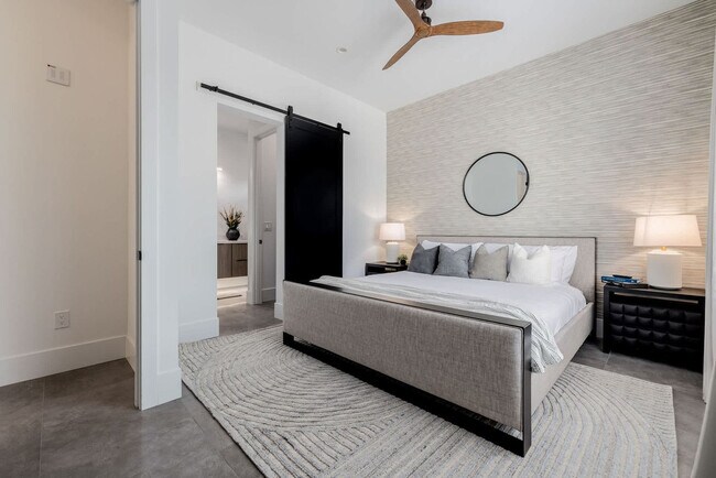 Foto del edificio - 7633 E 3rd St