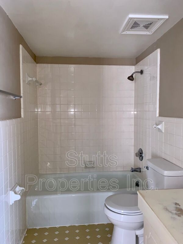 Foto del edificio - 1975 Darby Dr