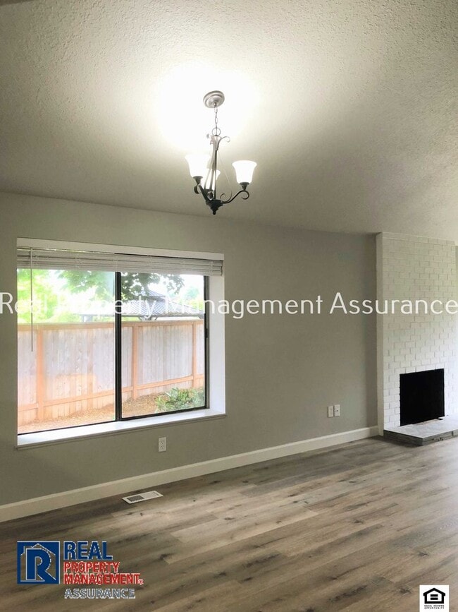 Building Photo - Attractive 2 BR/1 BA single-level Beaverto...