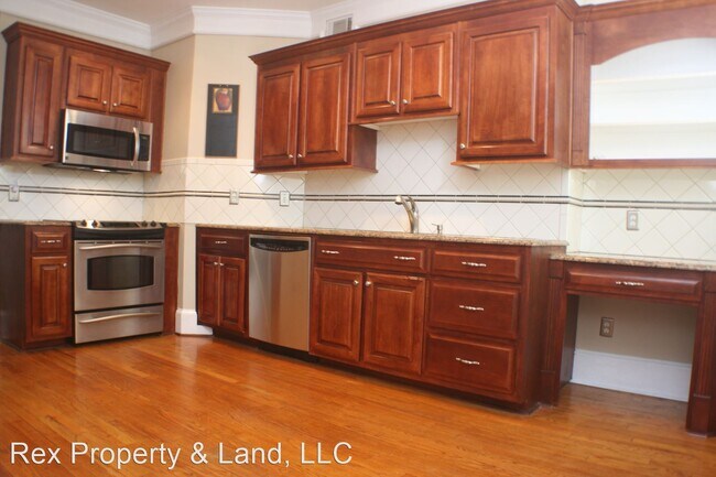 Building Photo - 2 br, 2 bath House - 2549 Walton Way Unit E1