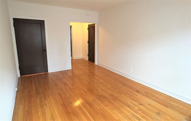 Foto del edificio - 1060 W Cornelia Ave