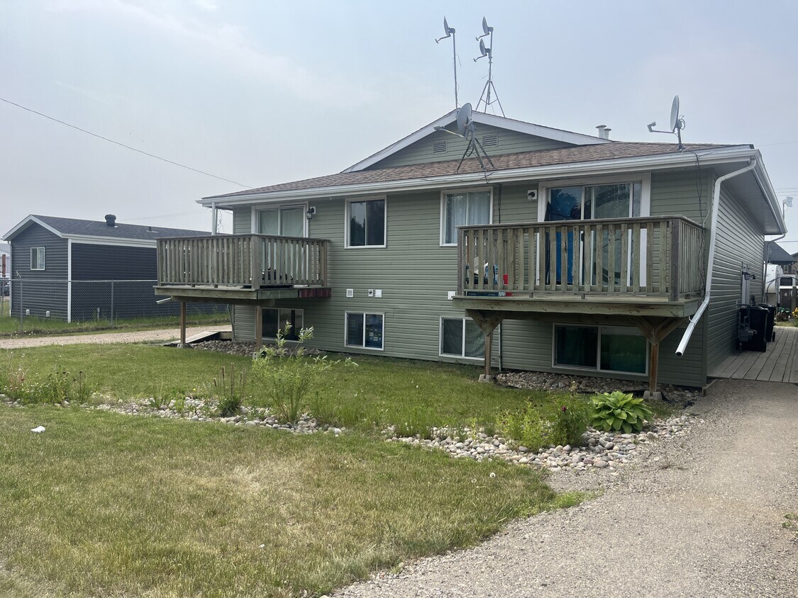 Primary Photo - 5016-5050 50 St