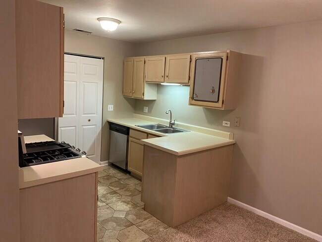 Building Photo - 290 Crestview Dr