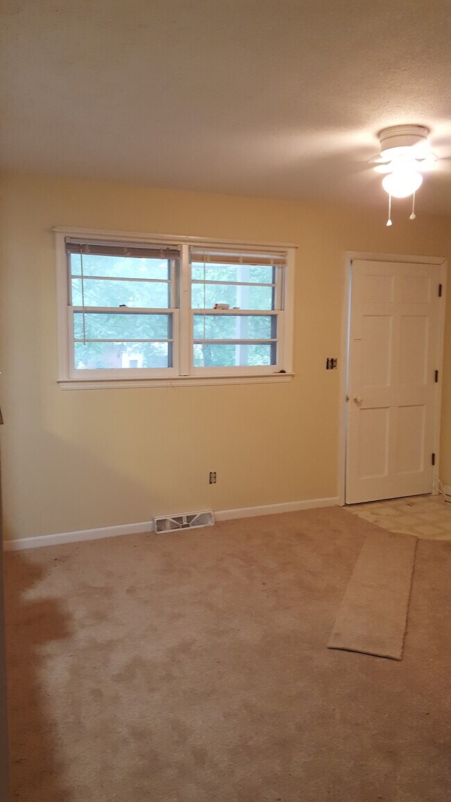 Front Room - 660 NE Park Ln