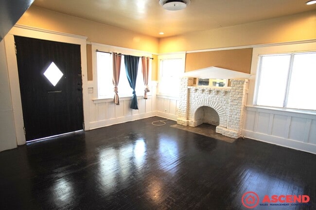 Building Photo - Charming 3BR/2BA Home in the Heart of Downtown Bakersfield