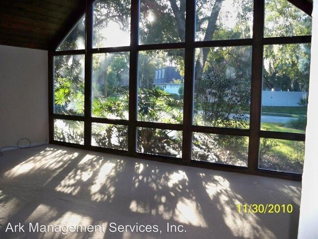 Foto del edificio - 216 Timbercove Cir