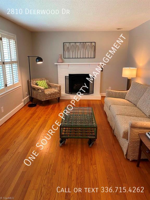 Photo - 2810 Deerwood Dr House