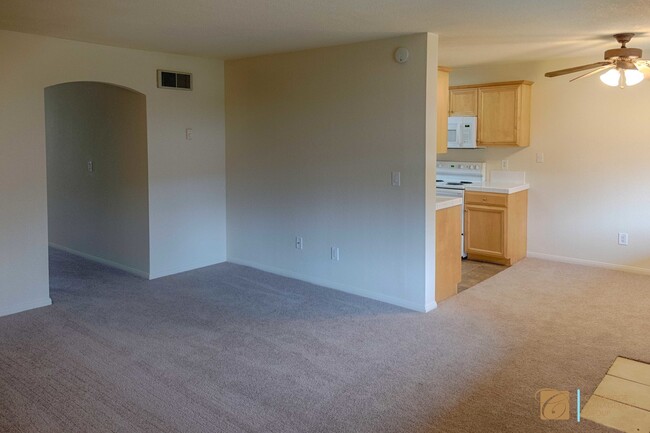 Building Photo - Charming Upgraded Condo in Escondido, pets...