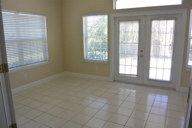 Building Photo - 100 Sea Garden Ct
