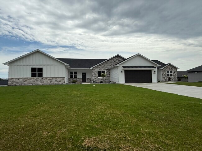 Foto del edificio - 2129 Clover Field Dr